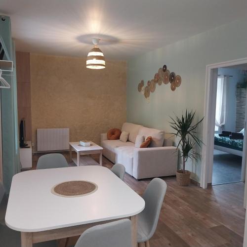 Poigny Apartment | Gite dans une ancienne corps de ferme C