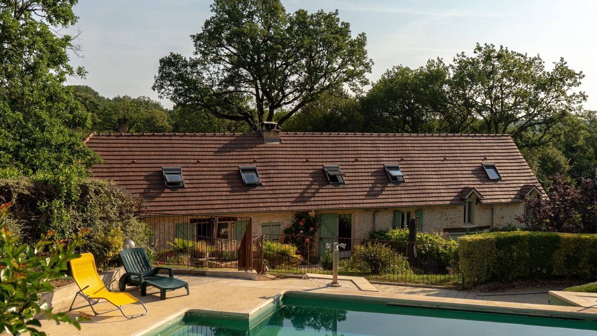 Nadaillac House | Gite DE Charme Avec Piscine, Discotheque ET Complexe Sportif