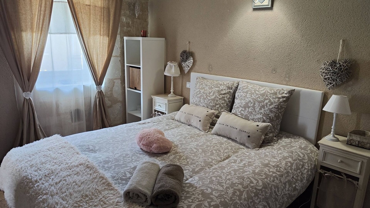 Noyant-de-Touraine Apartment | Gite des Amoureux-Apartment-Romantic-Ensuite with Shower-Garden view