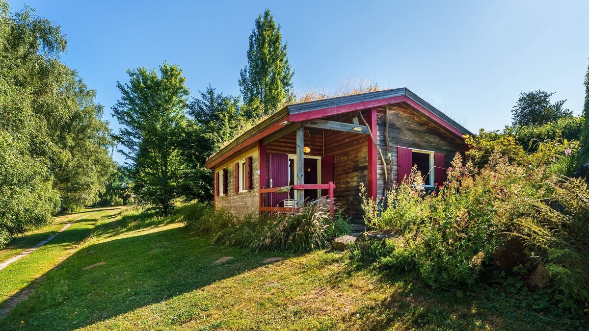 Saint-Prix House | Gite des fleurs - Compagnon Rouge