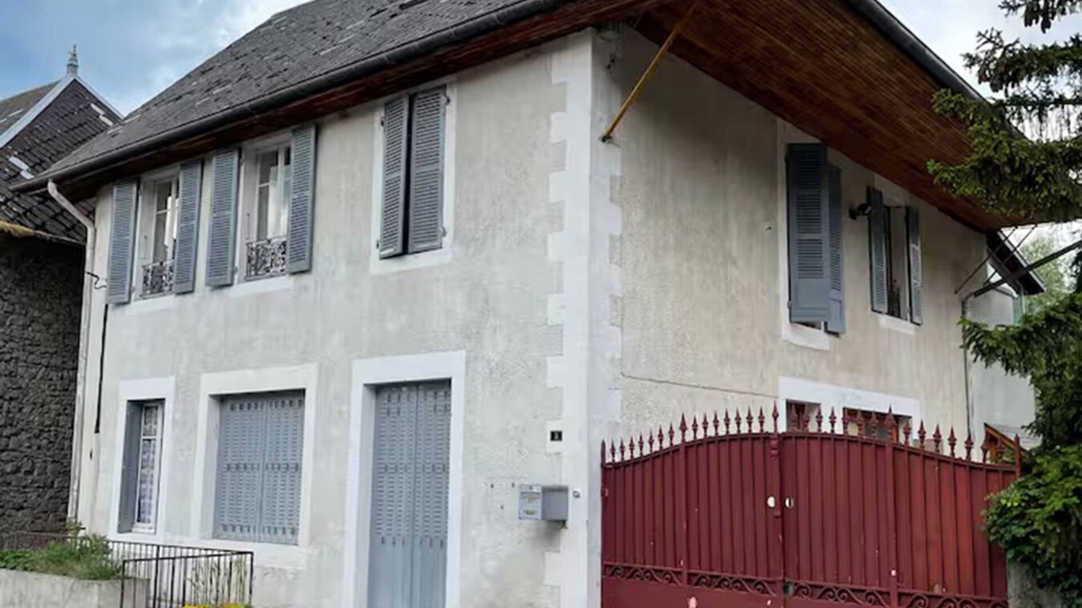 Artemare House | Gite du Canal at the foot of the Grand Colombier - Ideal for large groups!
