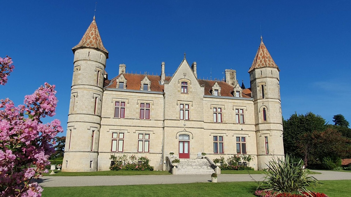 Leyritz-Moncassin Cottage | GITE DU CHATEAU, burgundy area, spas, wine route.