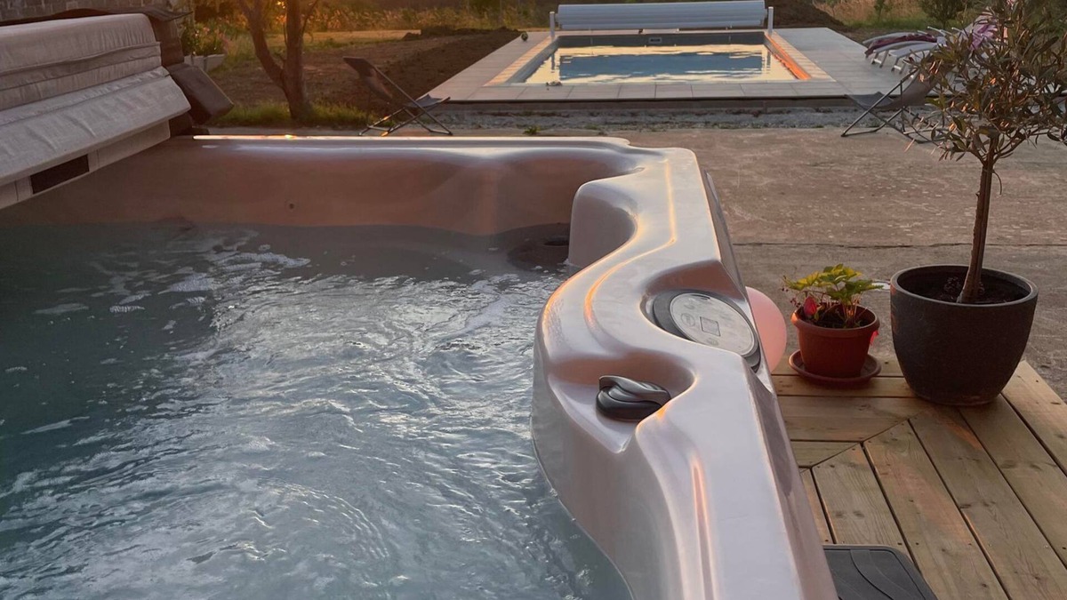 Saint-Didier Cottage | Gîte du Lynx, renovated farmhouse with a great view