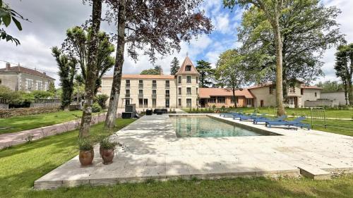 Rochechouart House | Gite du manoir des perrieres