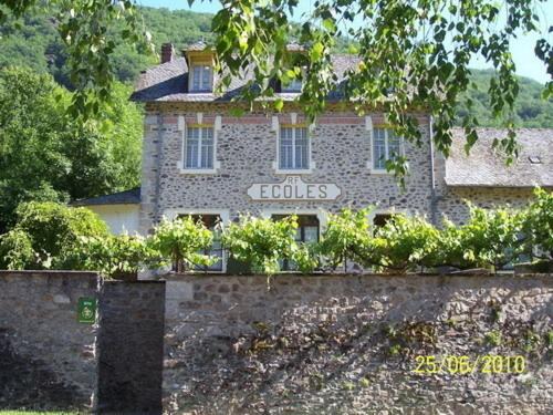 Laval-sur-Luzege House | Gite ecole