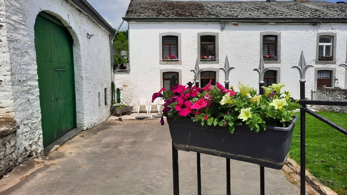 Tenneville Cottage | Gîte-Family-Ensuite with Bath-Garden view