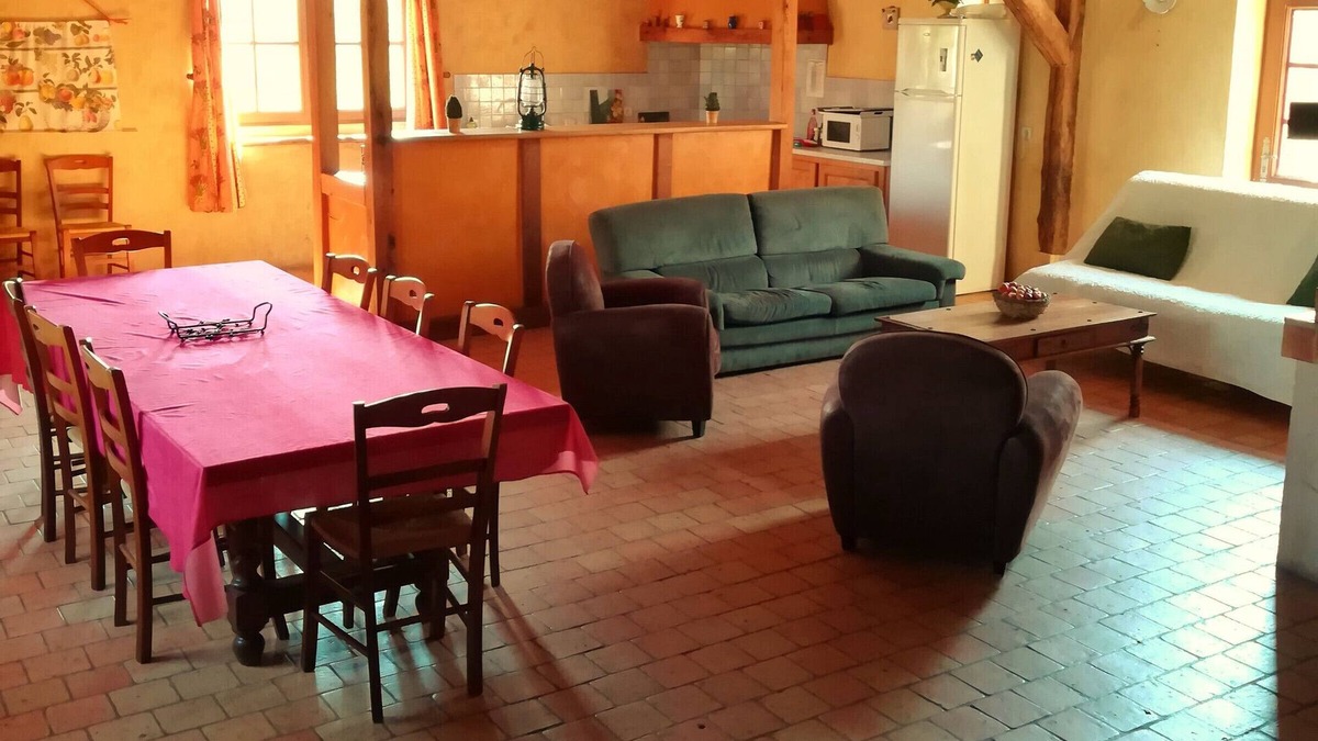 Fontenay-sur-Vegre Cottage | Gite Fontenay-sur-Vègre, 5 bedrooms, 12 persons