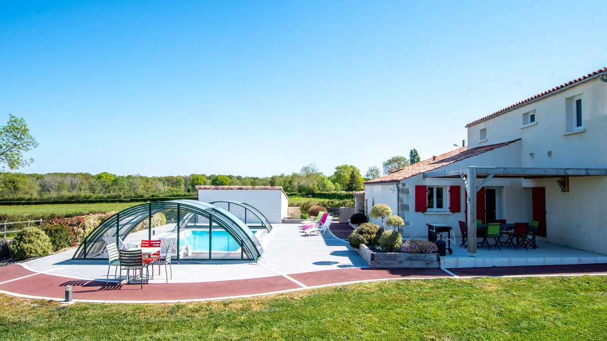 Mervent Cottage | Gîte for 12 people, classified 4 * with heated and covered swimming pool