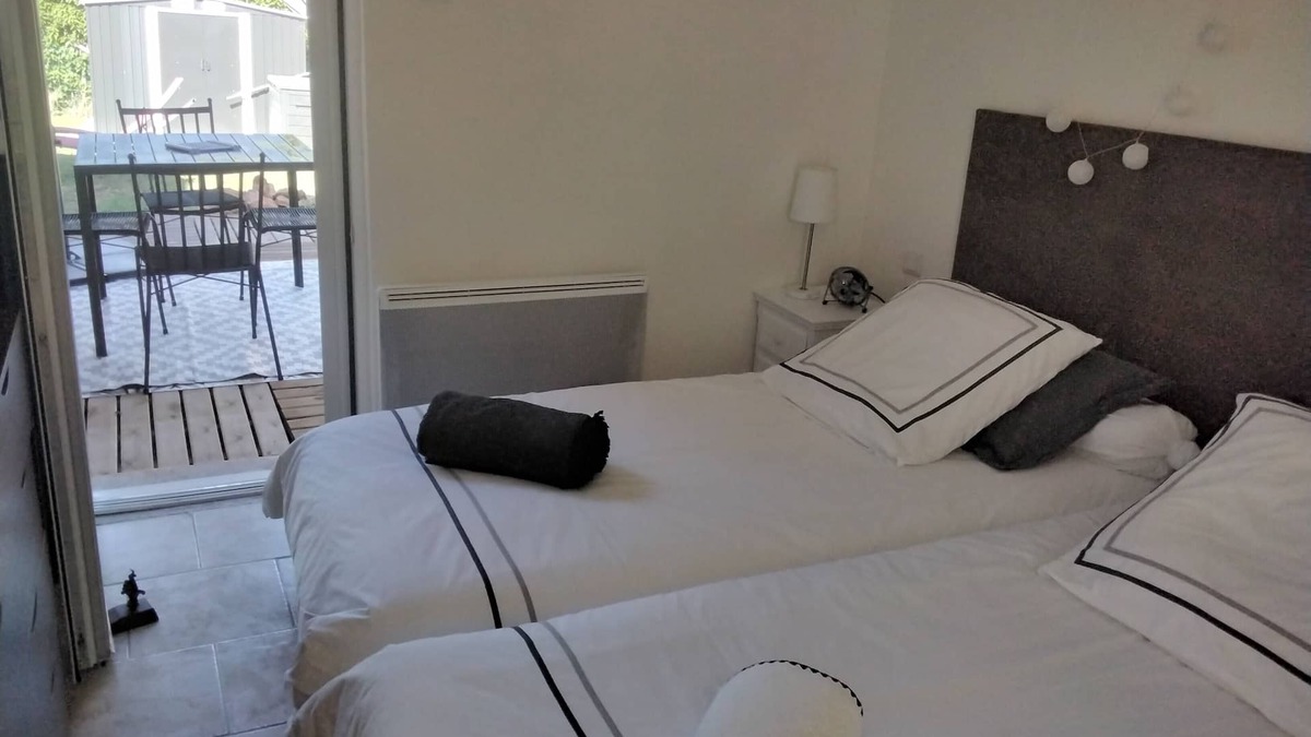 La Roche-Vineuse Cottage | Gite for 2 people near MACON in BURGUNDY.
