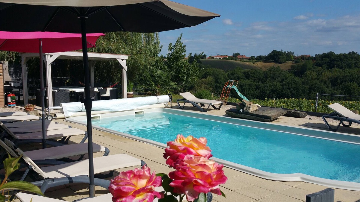 Beaumarches House | Gîte for 8 people with swimming pool