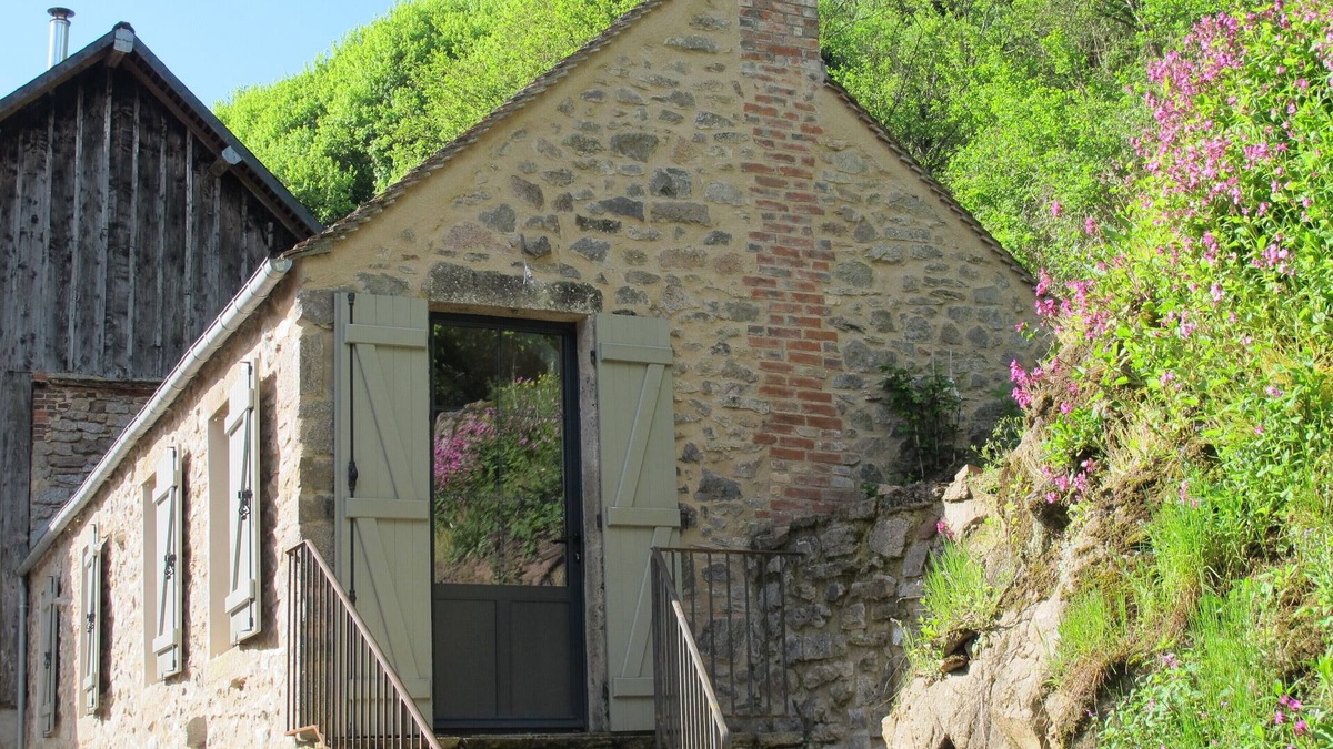 Montigny-Saint-Barthelemy Cottage | Gite surrounded by nature next to the river situated in the Morvan regional park