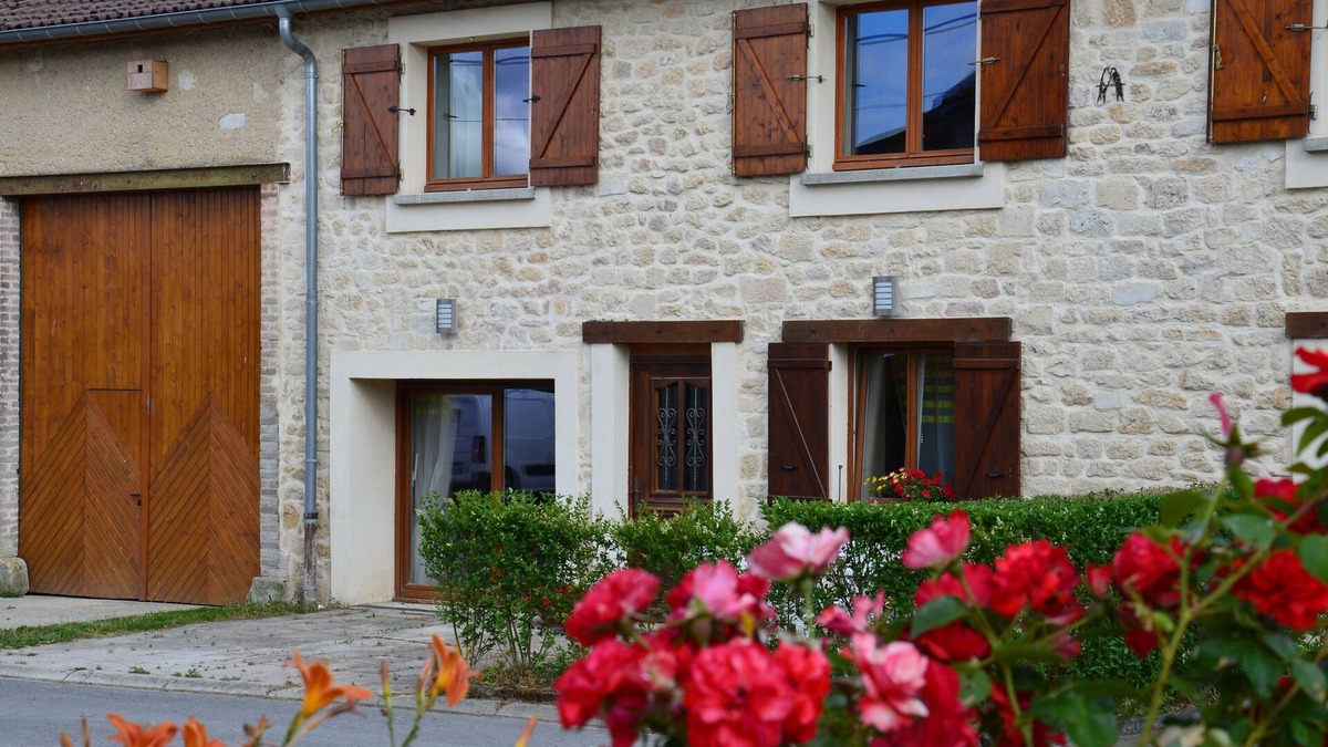 Chatillon-sous-les-Cotes Cottage | Gite GRAND LOGIS DES CHOUETTES 5 bedrooms, 6 to 10 pers, jacuzzi, games room