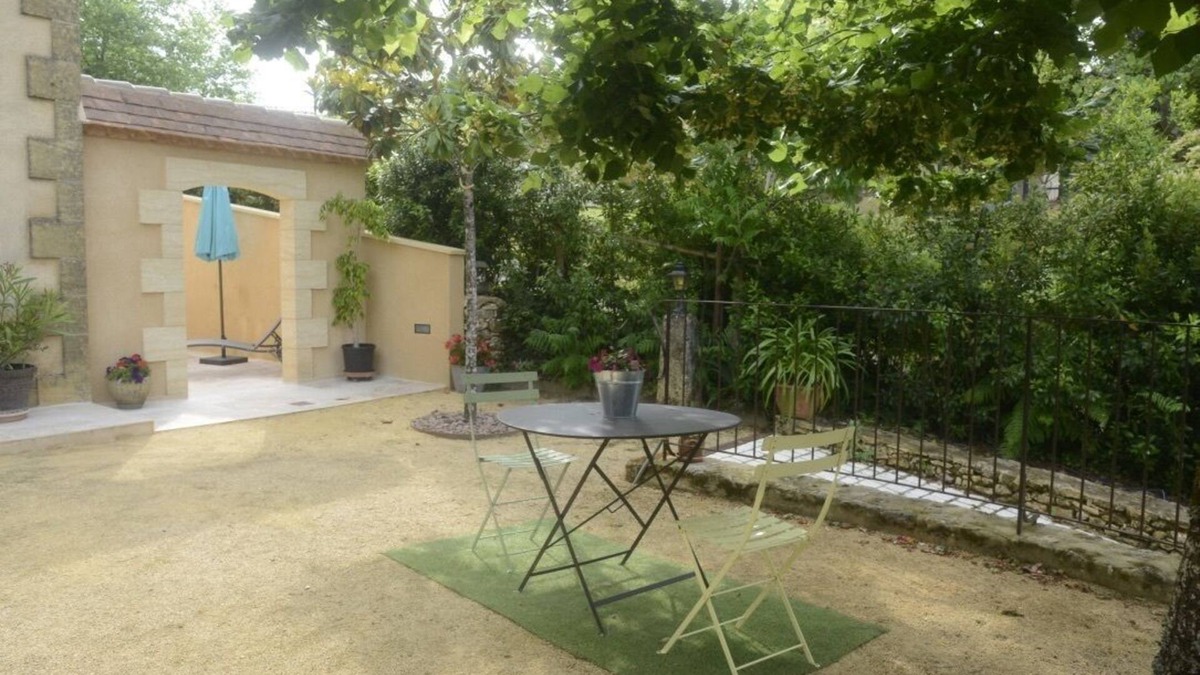 Sainte-Alvere Cottage | Gite ground floor house 200 m from the village, swimming pool