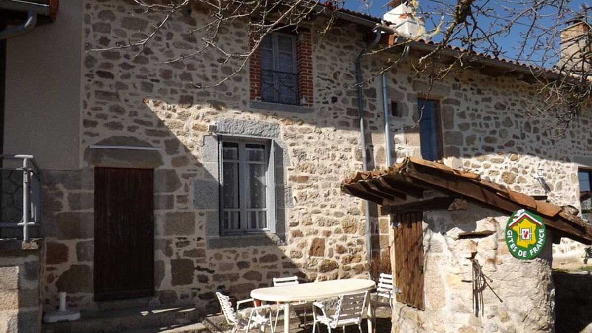 Glenat Cottage | Gite Glénat, 2 bedrooms, 4 persons