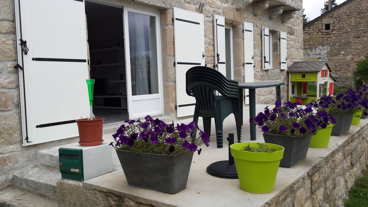 Peyre-en-Aubrac House | Gîte in a house of character.