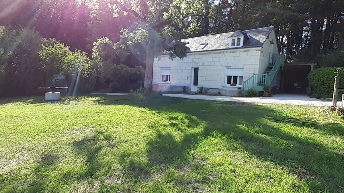Cere-la-Ronde Cottage | Gite in a quiet wooded setting