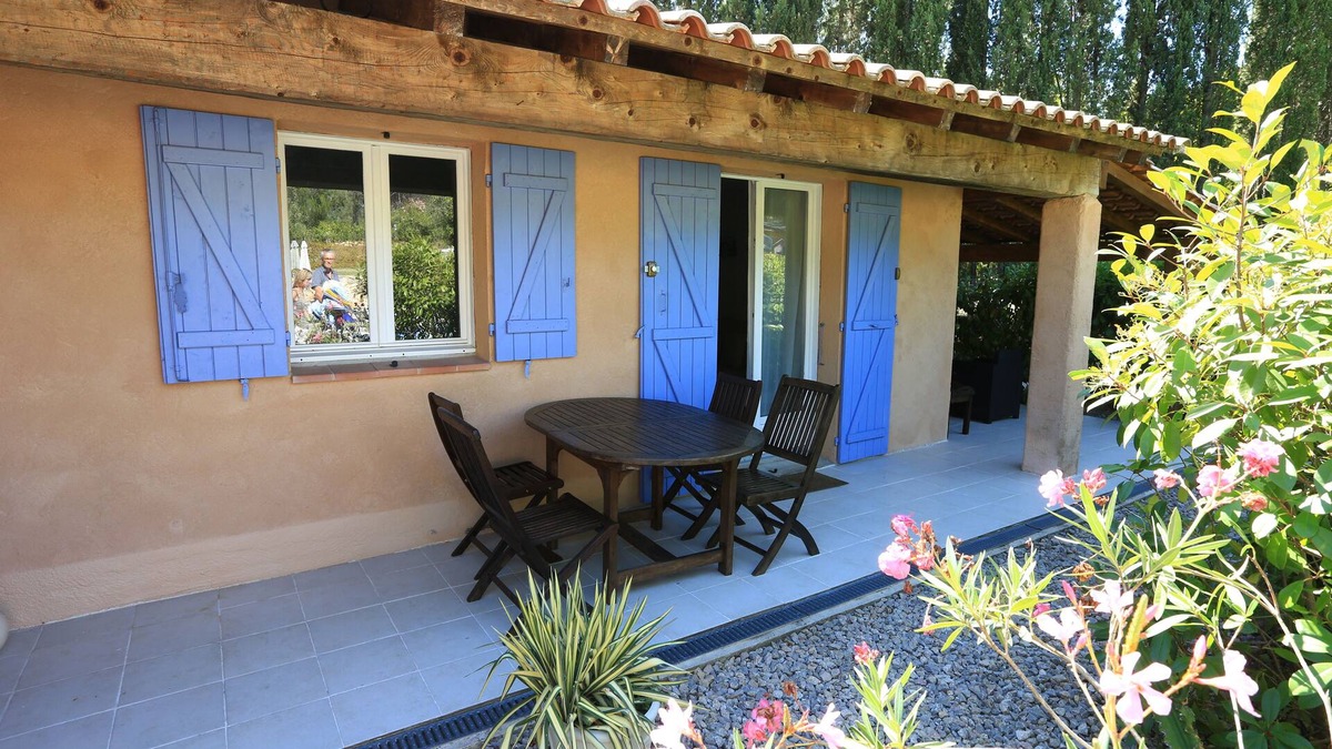 Saint-Paul-en-Foret Apartment | Gîte in a superb Provencal farmhouse nestled in 4300 m² of parkland