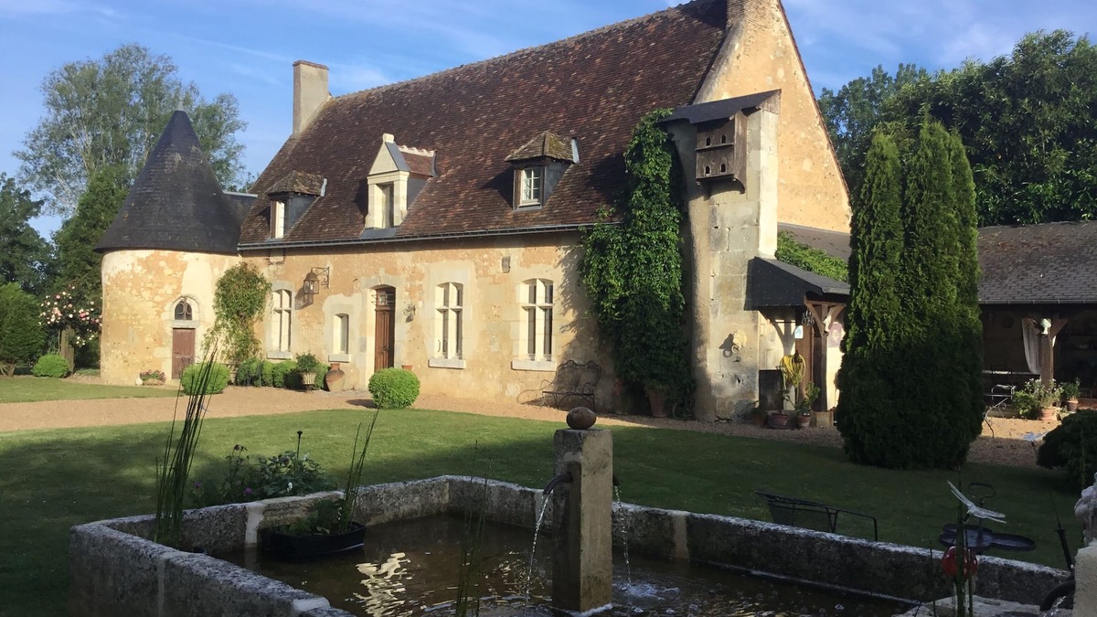 Saint-Martin-des-Bois House | Gite in the Loir valley, comfort, calm and pleasure in a 15th-century manor house