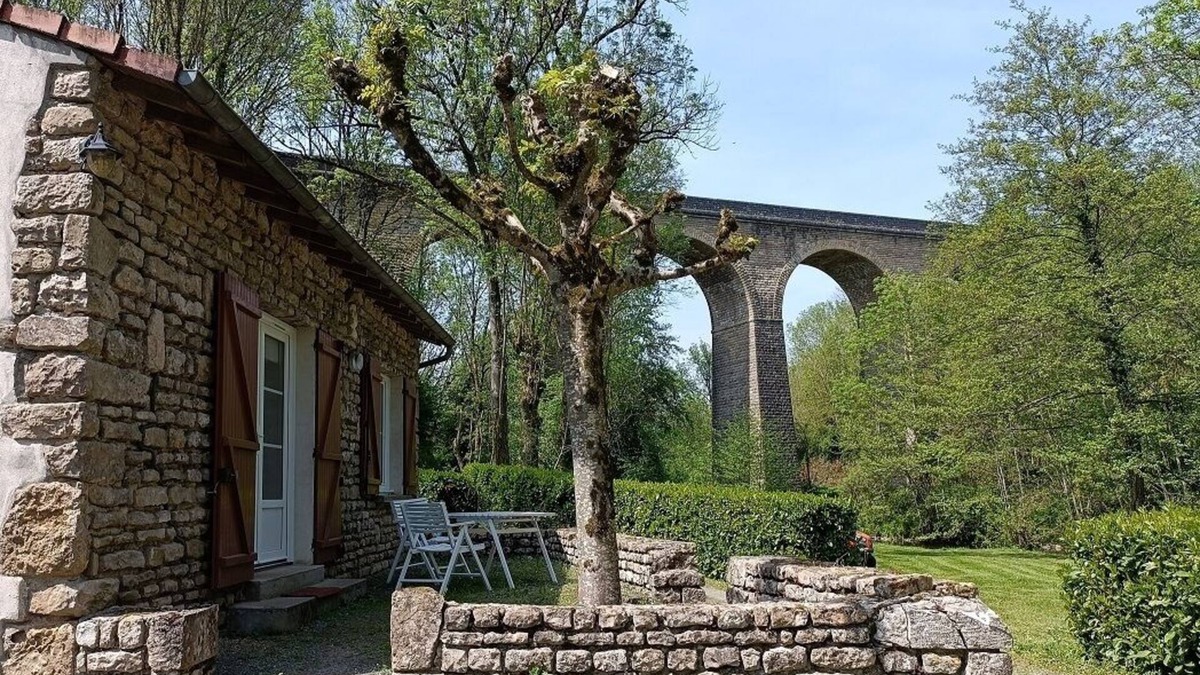 Saint-Pompain Cottage | Gîte in the heart of nature by the river