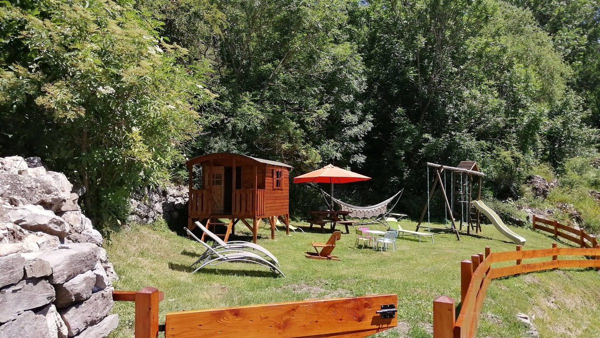 Saint-Etienne-en-Devoluy Cottage | Gîte in the heart of nature, cool, calm and magnificent view
