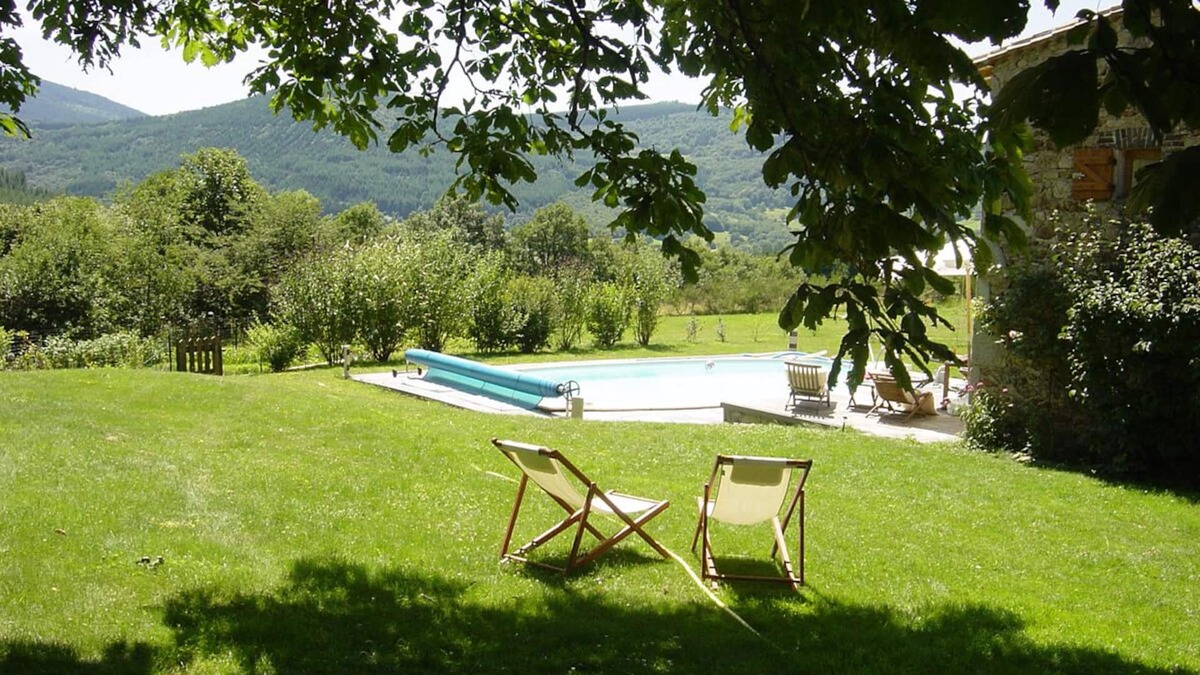 Viscomtat Cottage | Gîte in the heart of the forest, with swimming pool and beautiful views!