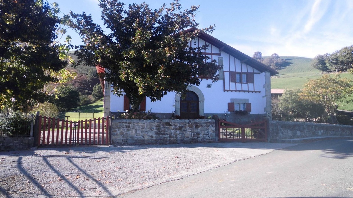Helette Apartment | Gîte in the heart of the Basque Country on a working farm