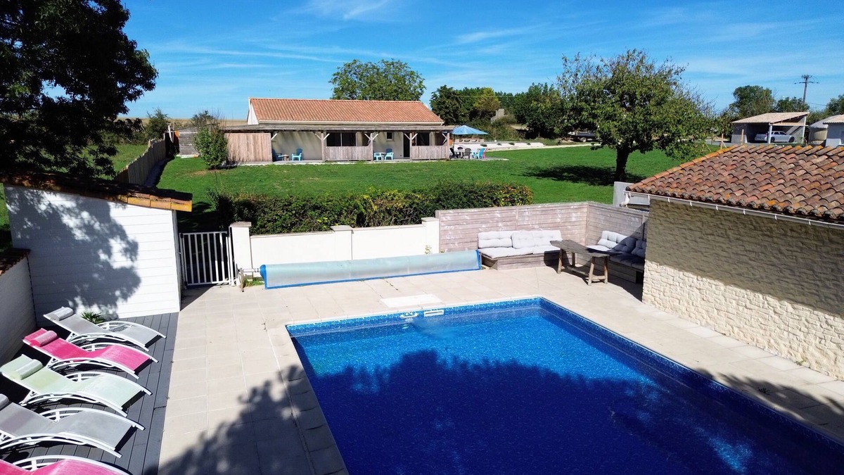 Le Bourdet House | Gîte in the Marais Poitevin for 8 people, 4 bedrooms with private bathroom
