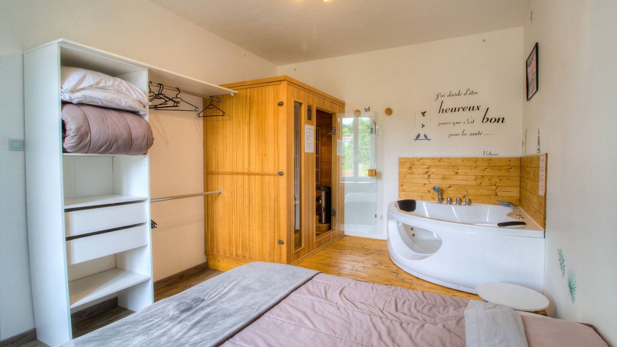 Mallievre House | Gite L'Alizé 2/4 persons 6kms from the puy du fou park