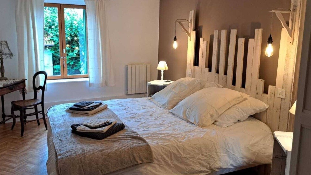 Forges-les-Bains House | Gite L'atout Charme au Centre de Bains les Bains