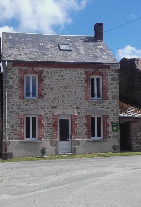 Saint-Priest-la-Plaine House | Gite L’hirondelle