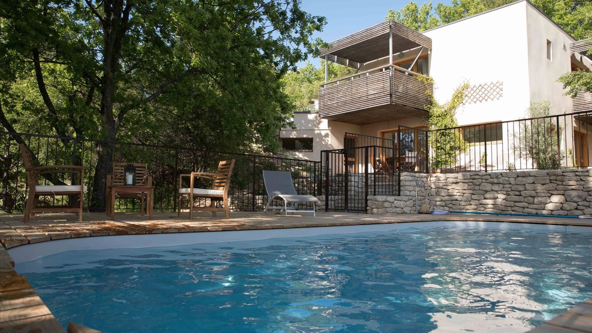 Saint-Saturnin-les-Apt House | Gîte "La Source" in the heart of nature, with spacious living areas