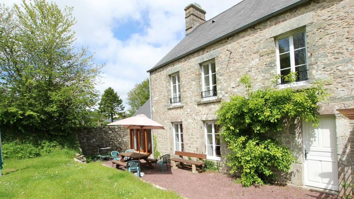 Sainte-Croix-Hague Cottage | Gite La Hague, 2 bedrooms, 4 persons