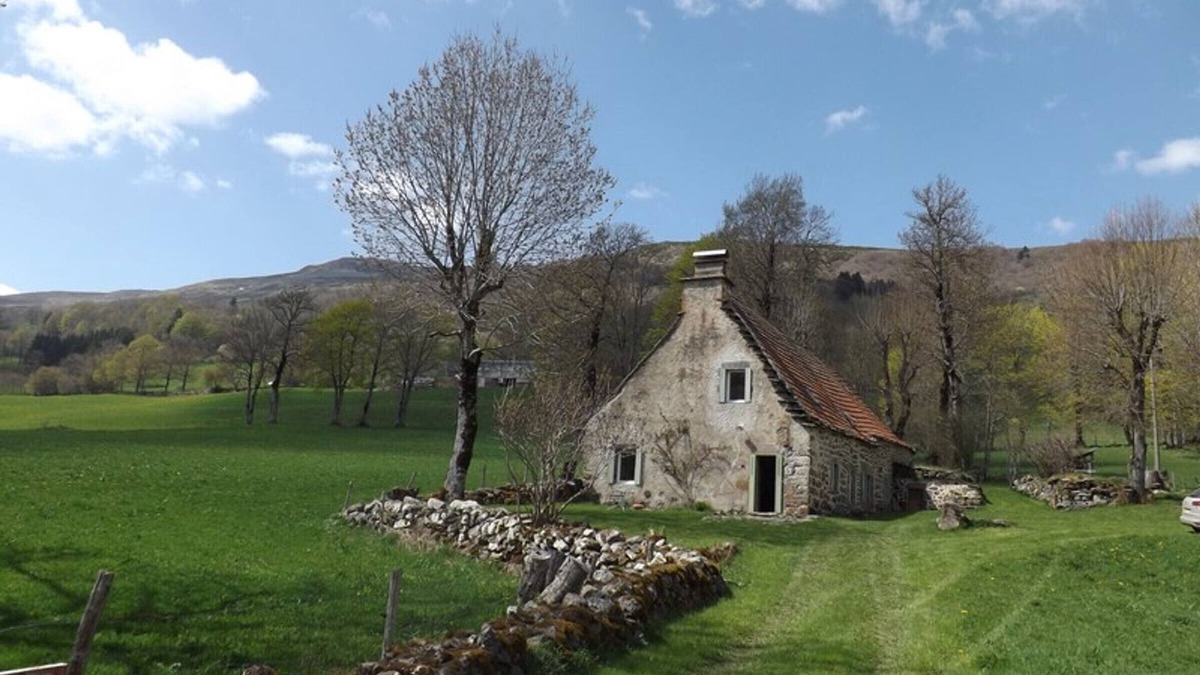 Lavigerie Cottage | Gite Lavigerie, 2 bedrooms, 4 persons