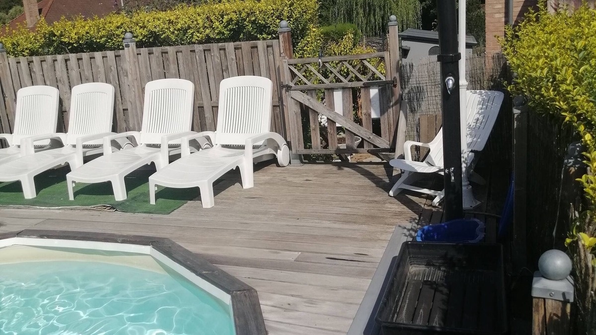 Annevoie-Rouillon Apartment | GITE "LE BEL ETAGE" 6 PERSONS WITH SWIMMING POOL AND JACUZZI Sleeps 3.