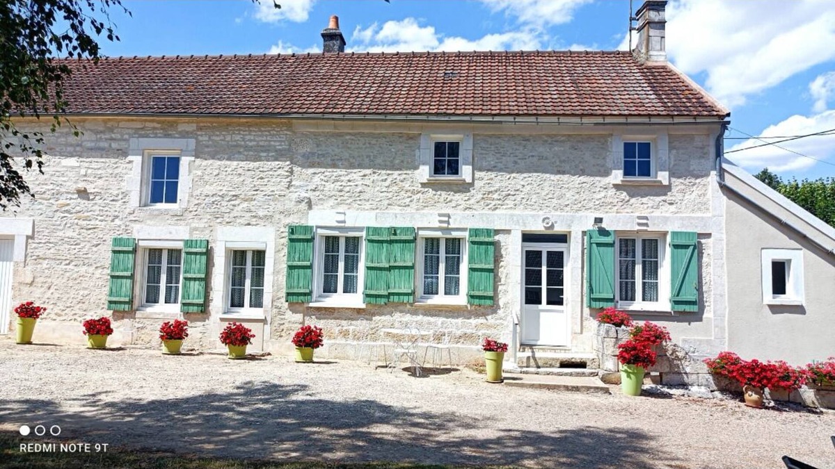 Sougeres-en-Puisaye House | GITE LE CARROUGE 15mn from Guédelon Former farmhouse enclosed grounds 6 persons