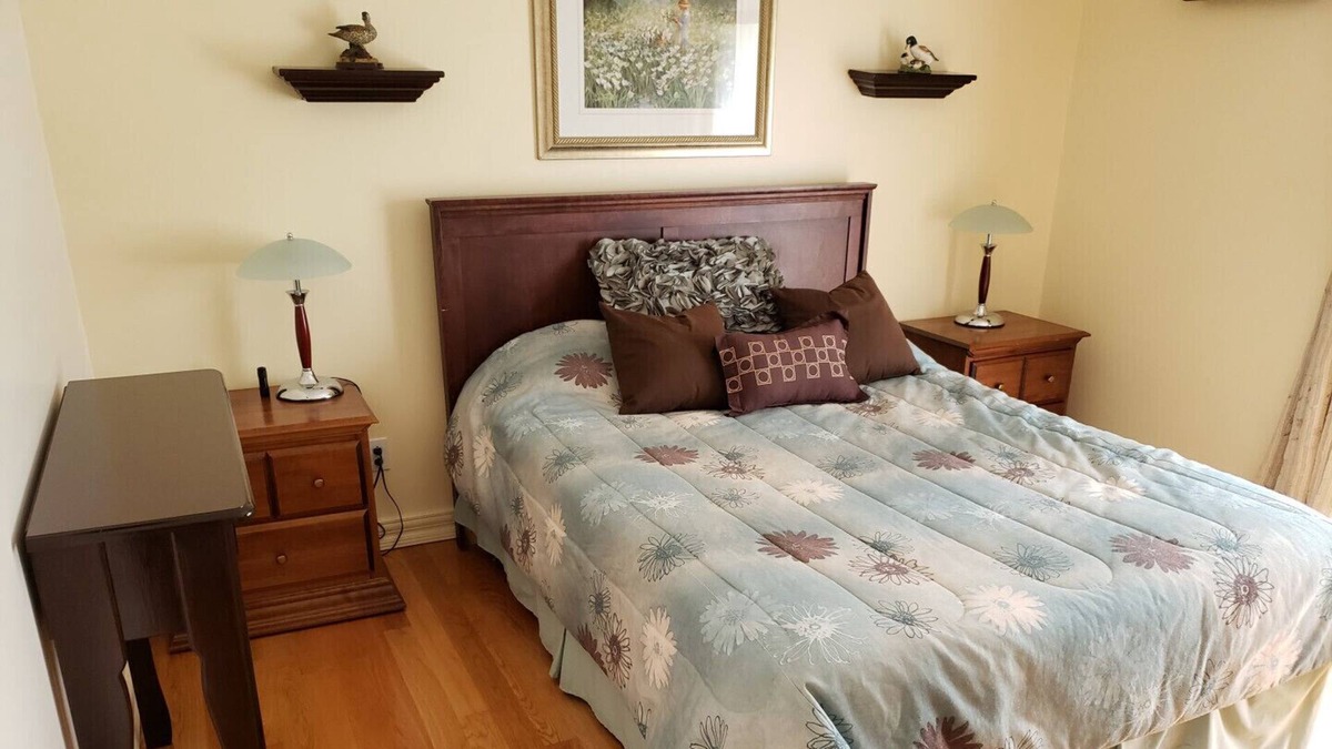Mauricie Bed & Breakfast | Gîte le Grandelinois - L'Emilie - Room with Queen bed