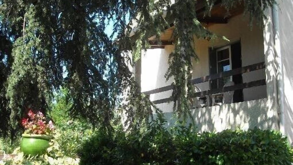 Les Mages Cottage | Gite ' le Monet ' in a farmhouse, quiet, swimming pool, quality services