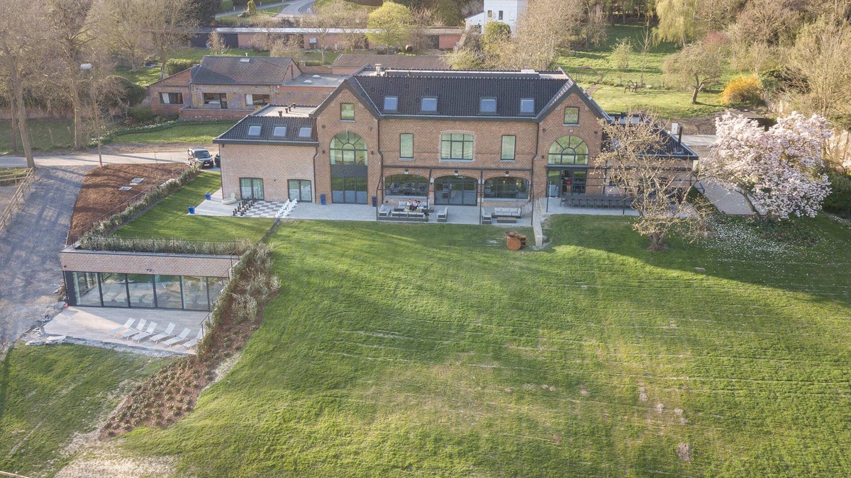 Tournai House | Gîte - Le Mont This upmarket space has everything to please families and friends!