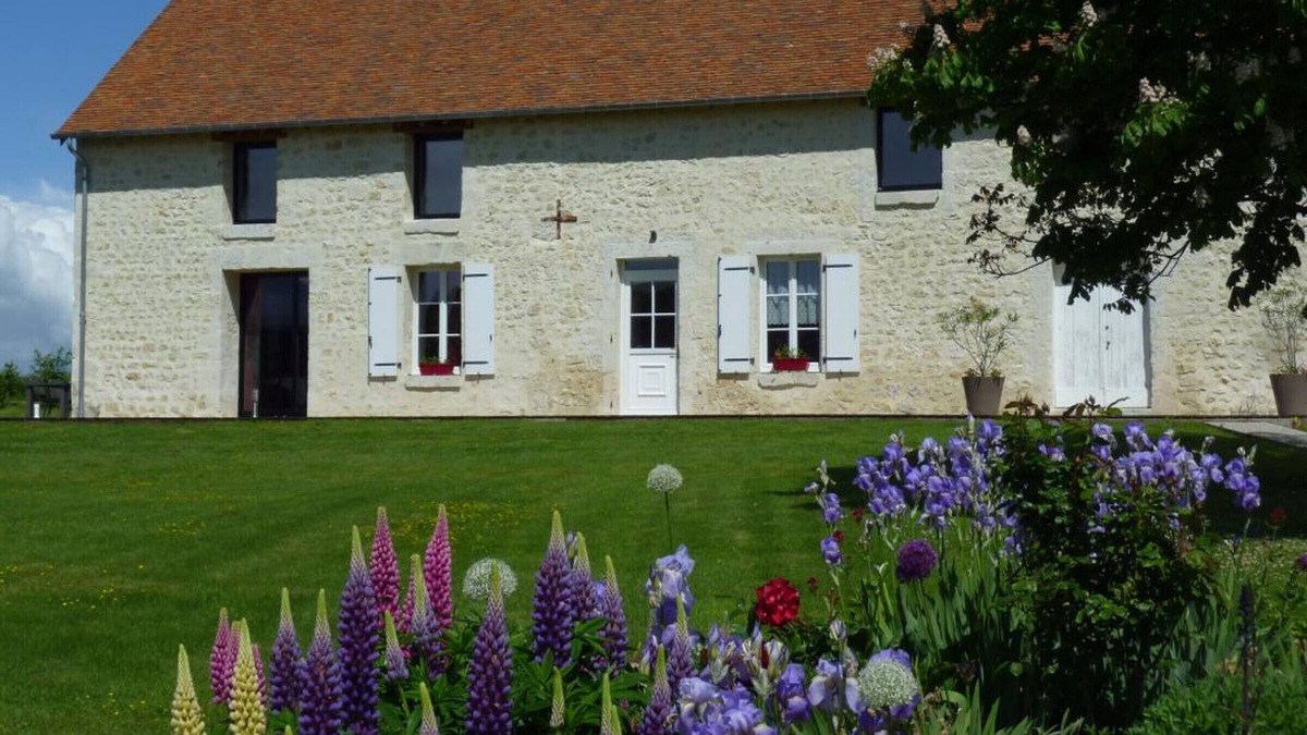 Le Pin-la-Garenne Cottage | Gite Le Pin-la-Garenne, 3 bedrooms, 9 persons