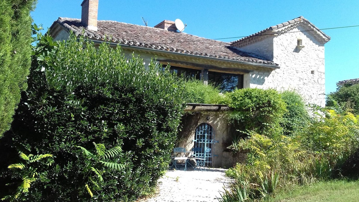 Touffailles Cottage | GITE " le romarin " en quercy swimming pool and tennis court