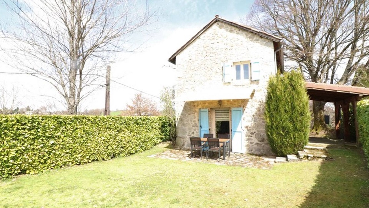 Le Rouget Cottage | Gite Le Rouget-Pers, 1 bedroom, 2 persons