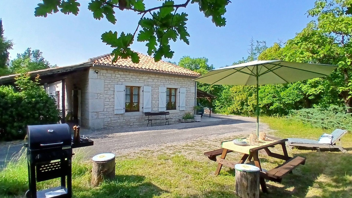 Cezac House | Gite Le Sabatou - Grange de Cezac. Converted Barn Private Pool 15ha nature park.