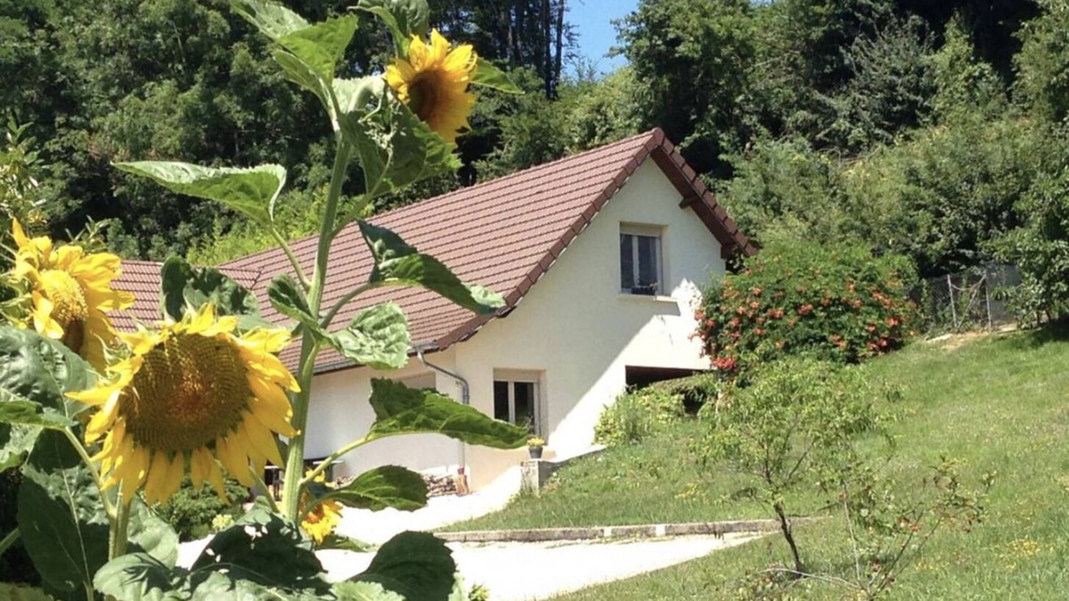 Voiteur House | Gîte Les Isles - Along the river, between Seille and vineyards