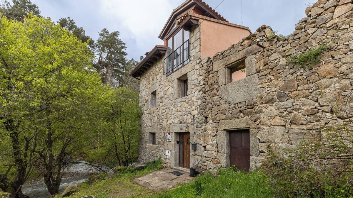 San Martin del Pimpollar House | Gîte 'Molino Navarenas' with lake view, balcony and Wi-Fi