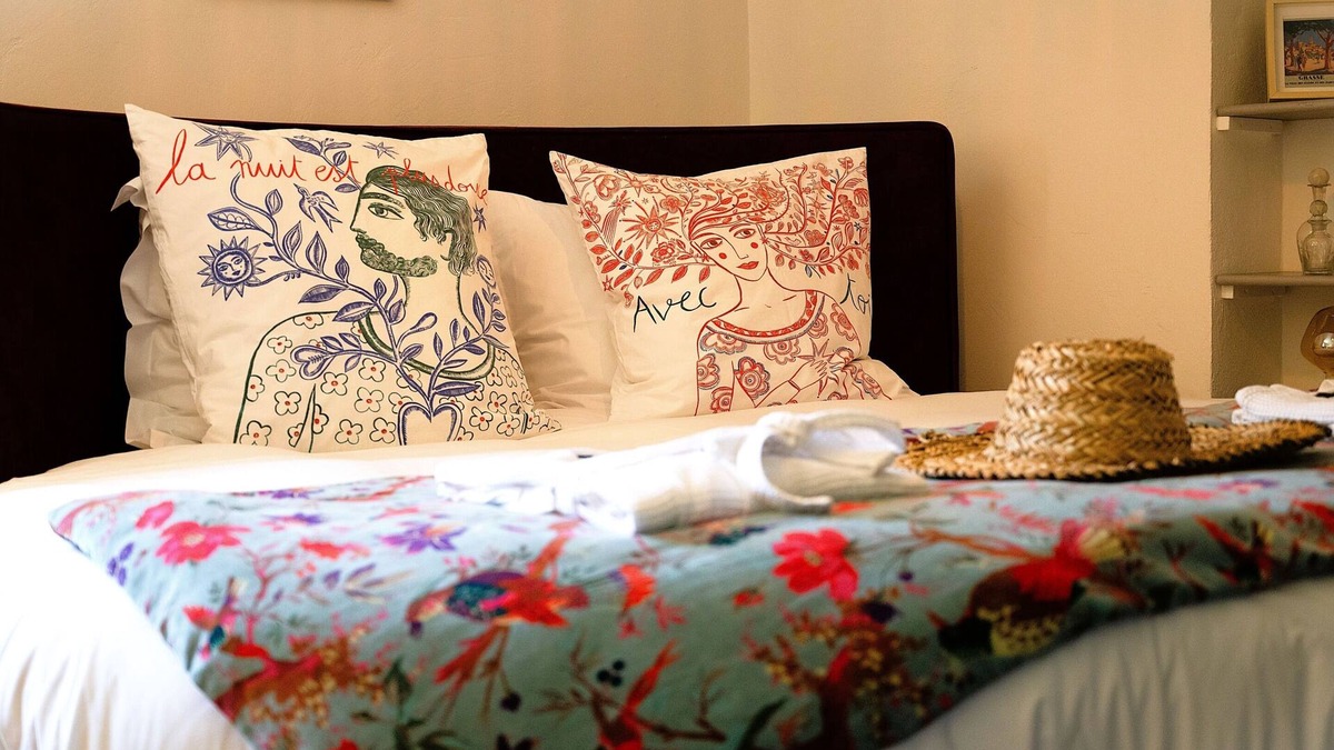 Le Bar-sur-Loup Apartment | Gite Mimosa, Gite zen avec spa et lit ronds