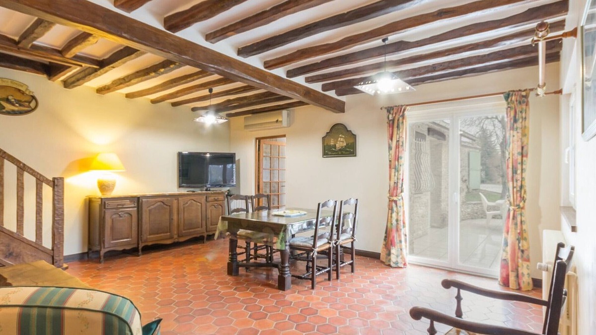 Montalet-le-Bois Cottage | Gite Montalet-le-Bois, 4 bedrooms, 10 persons