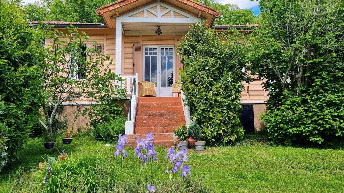 Montsoult Cottage | Gite Montsoult, 2 bedrooms, 4 persons