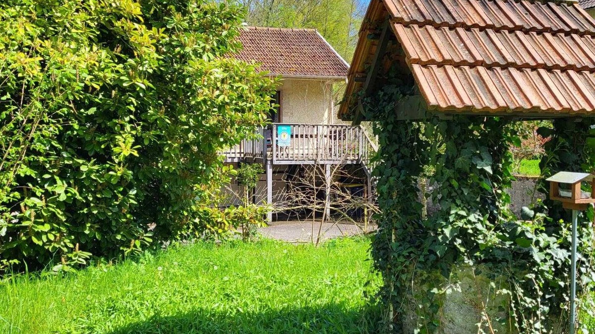 Nesles-la-Vallee Cottage | Gite Nesles-la-Vallée, 3 bedrooms, 5 persons