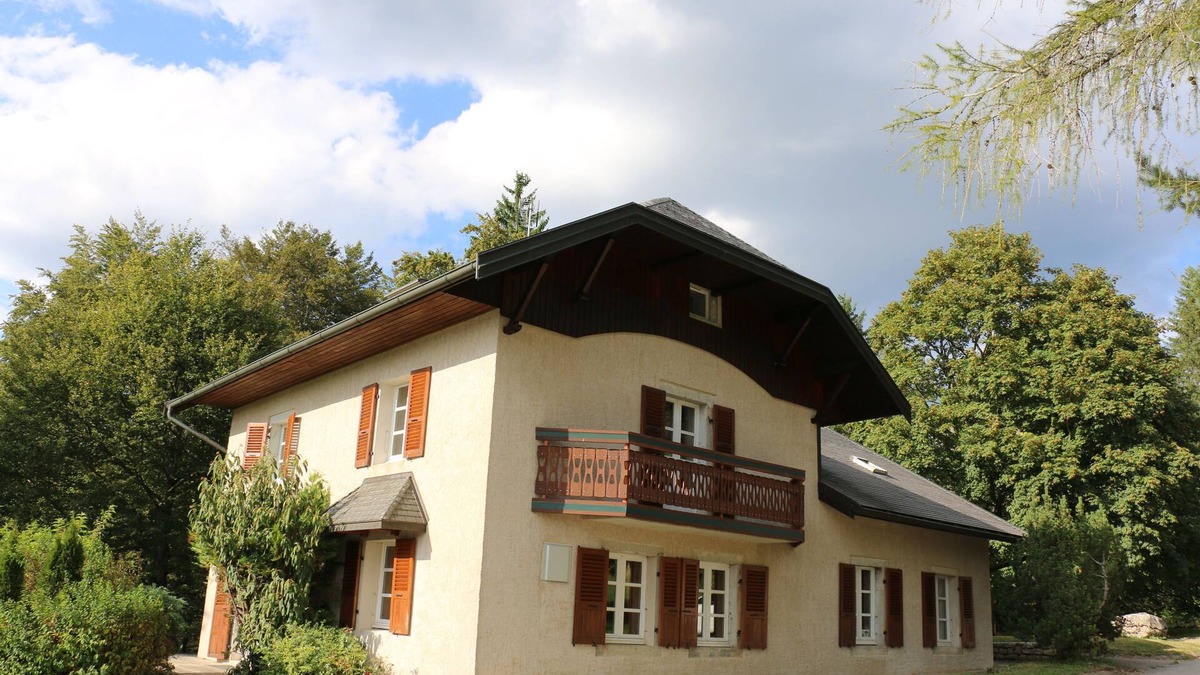Tancua House | GITE OF 4 BEDROOMS + LARGE DORMITORY OF 6 + LARGE FIREPLACE + MEZZANINE + 3 BATHS