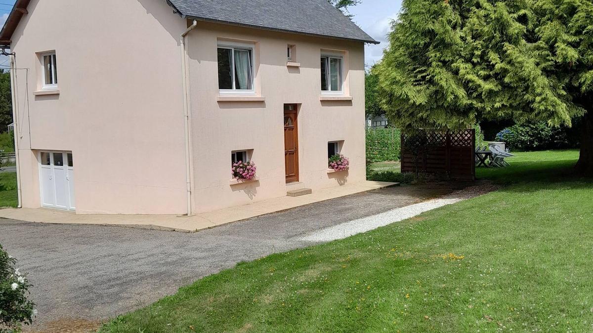 Saint-Mayeux Cottage | GITE OF 4 WINDS * in ST-MAYEUX (22)